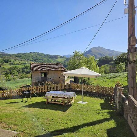 Vila Casa El Caspiu Arobes Arriondas Exteriér fotografie