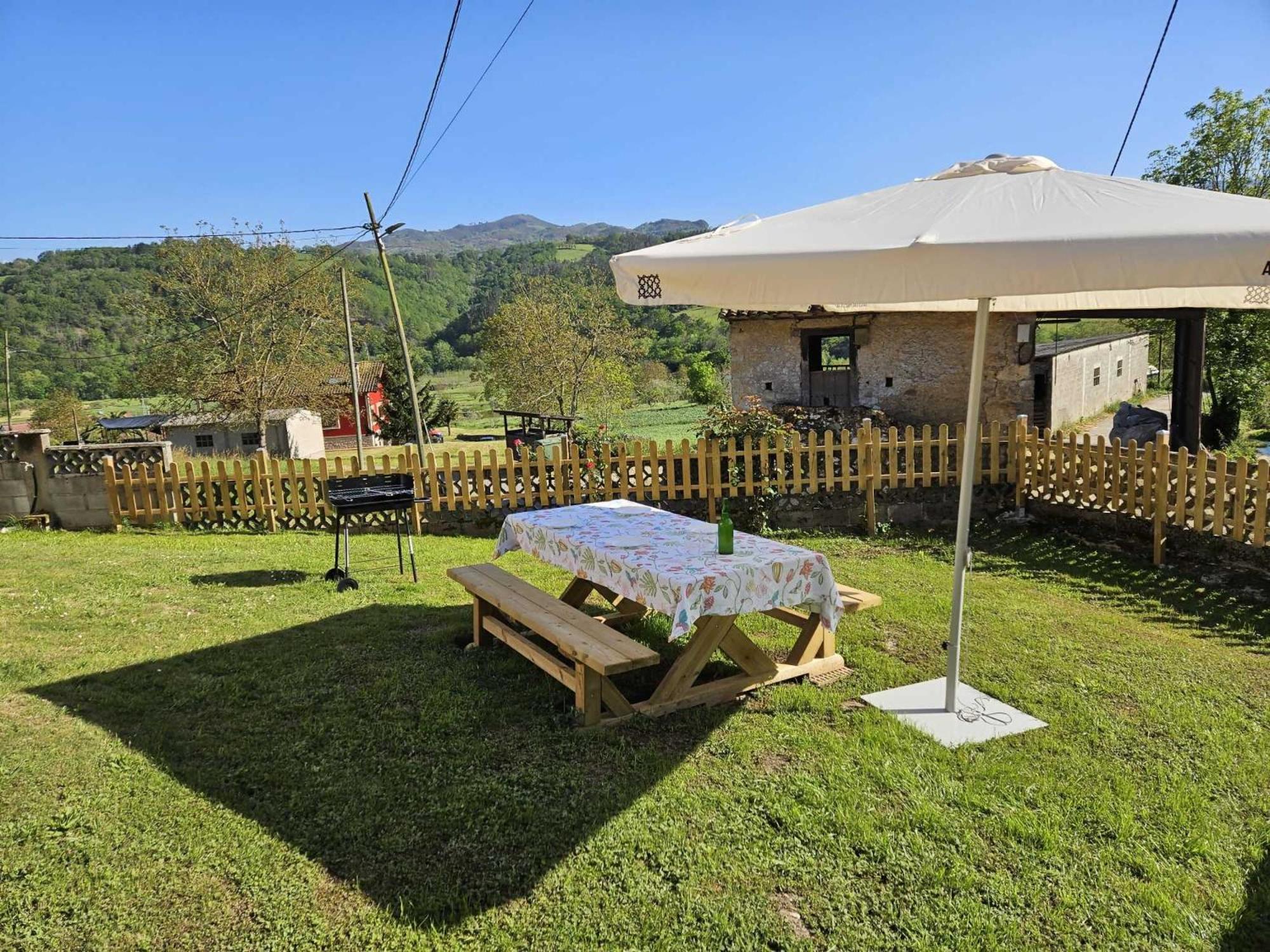 Vila Casa El Caspiu Arobes Arriondas Exteriér fotografie